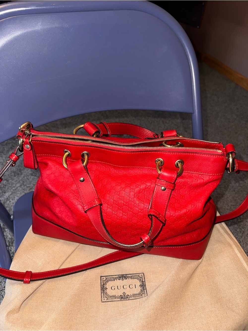 Gucci Red Leather Shoulder Bag with Heart Charm - Picture 3 of 9